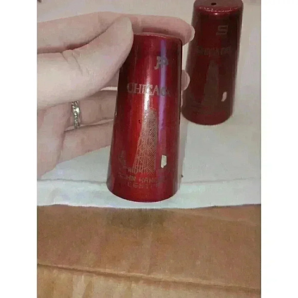 VINTAGE SALT & PEPPER SHAKER SET CHICAGO JOHN HANCOCK CENTER JAPAN BURGUNDY GOLD - Picture 2 of 9